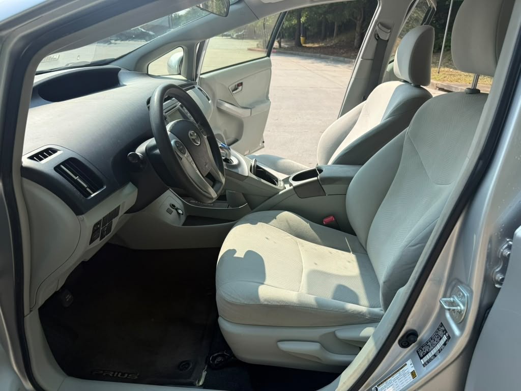 2013 Toyota Prius Image 10