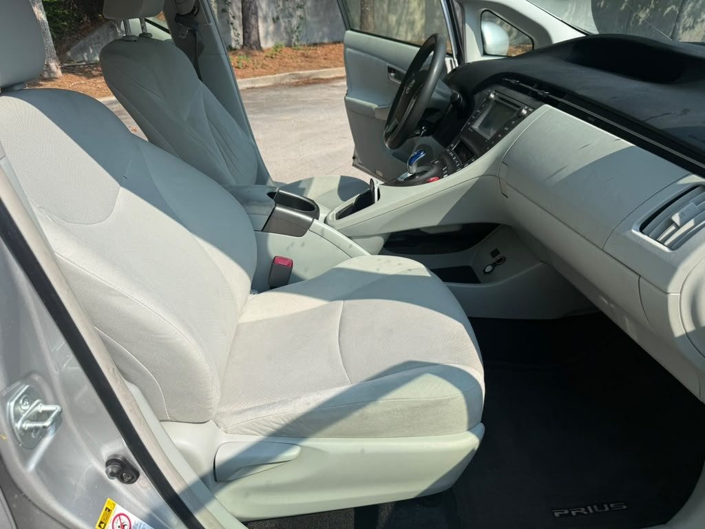 2013 Toyota Prius Image 12