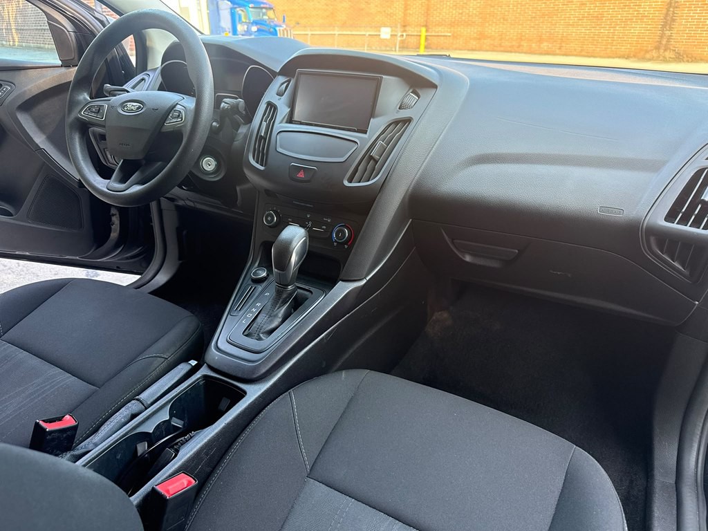 2017 Ford Focus Image 8