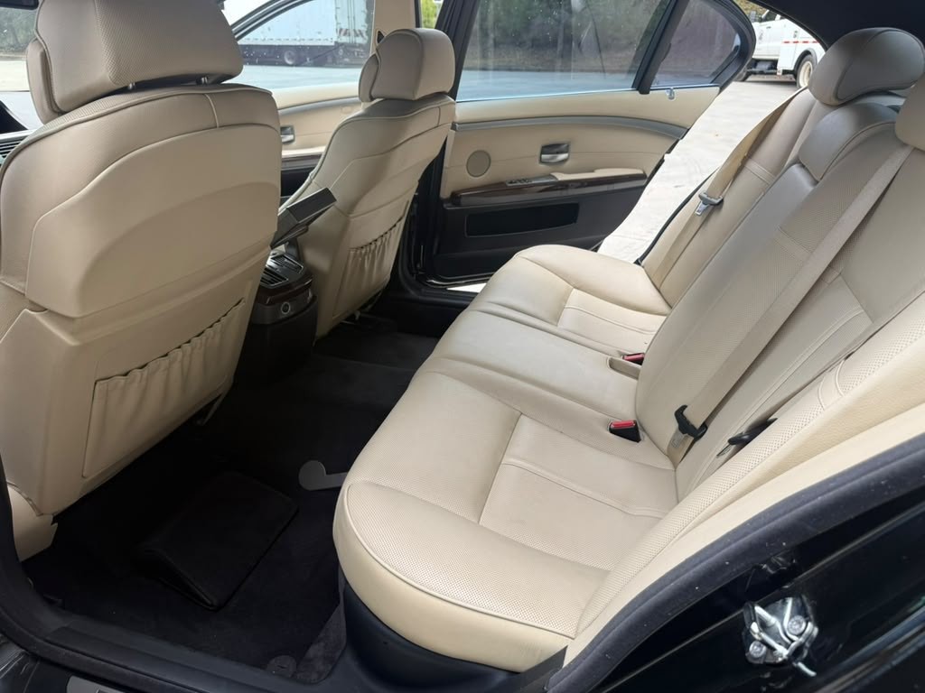 2006 BMW 7 Series Image 12
