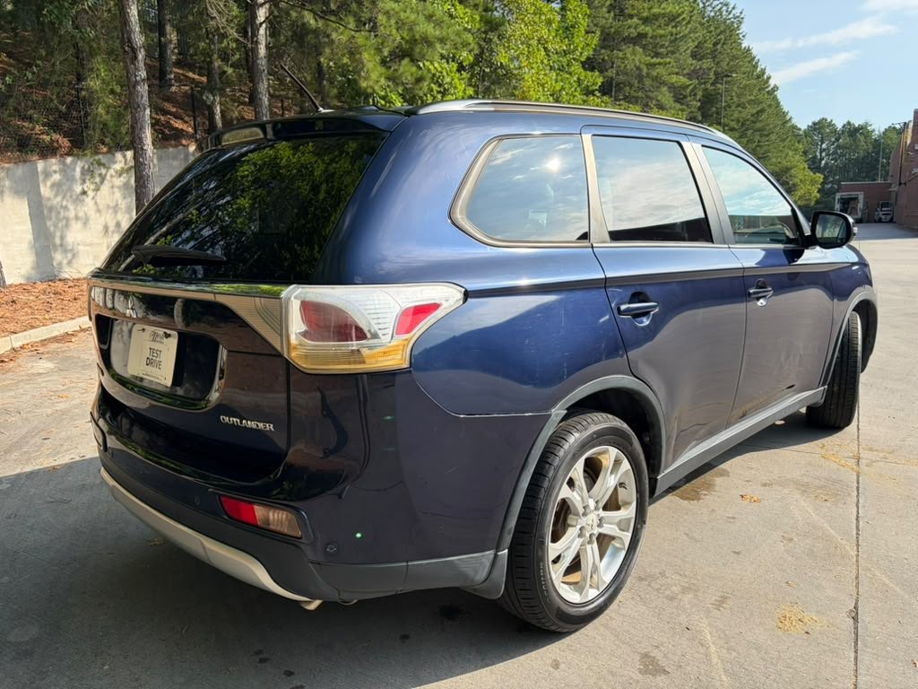 2015 Mitsubishi Outlander Image 2