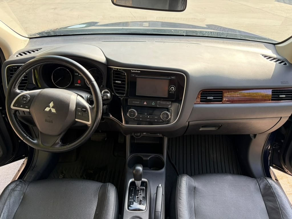 2015 Mitsubishi Outlander Image 6