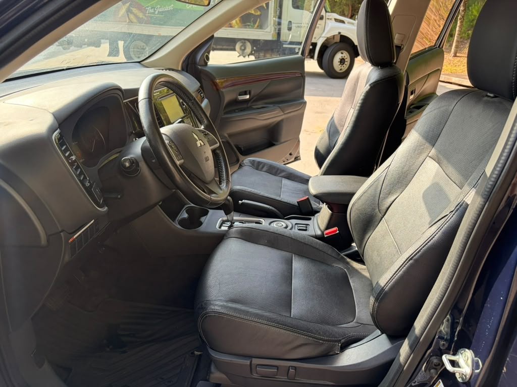 2015 Mitsubishi Outlander Image 10