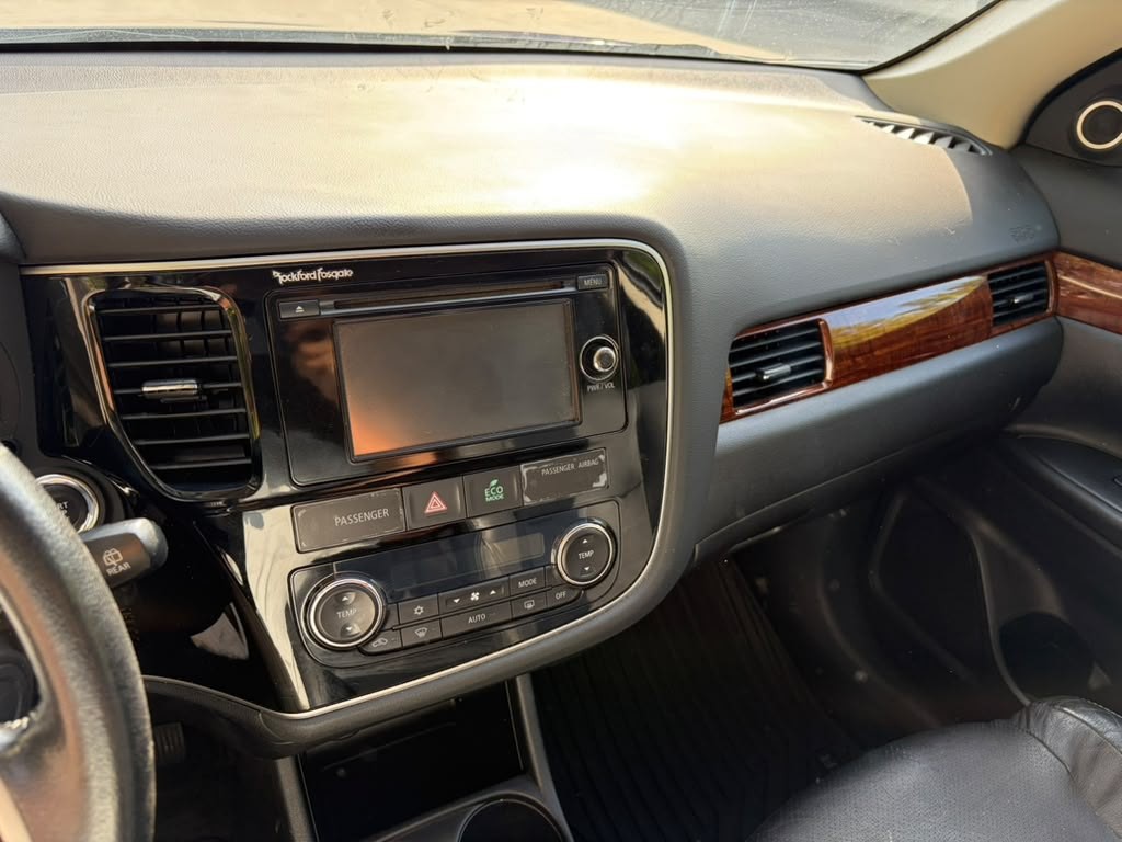 2015 Mitsubishi Outlander Image 11