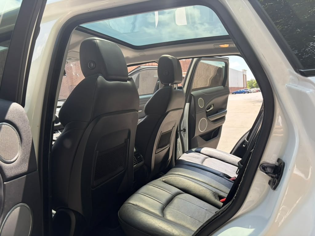 2017 Land Rover Range Rover Evoque Image 11