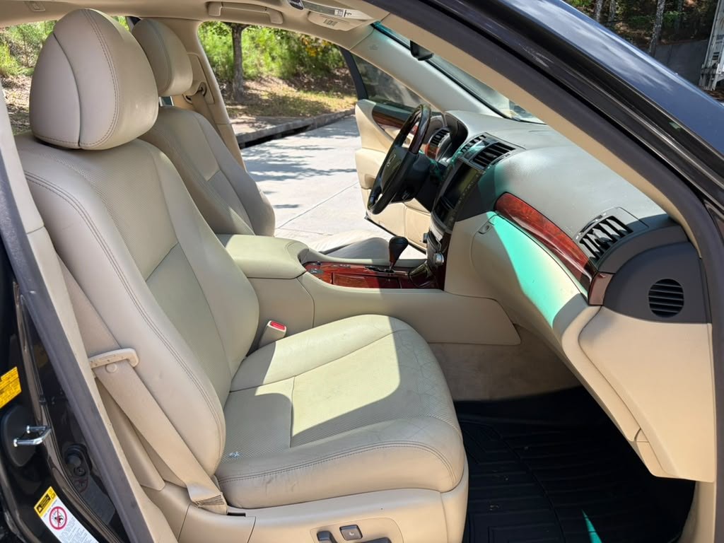 2010 Lexus LS Image 10
