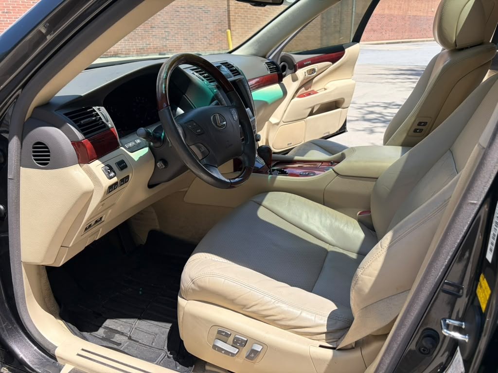 2010 Lexus LS Image 13