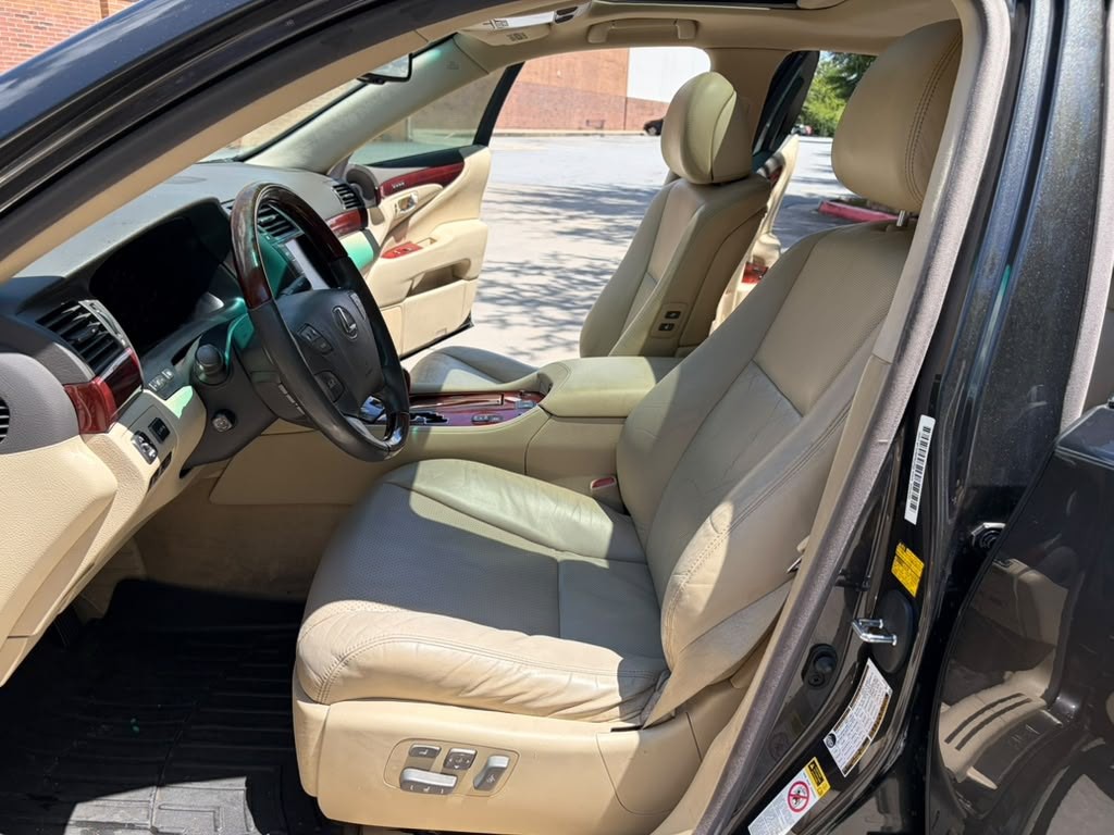 2010 Lexus LS Image 14