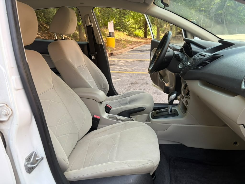 2014 Ford Fiesta Image 10