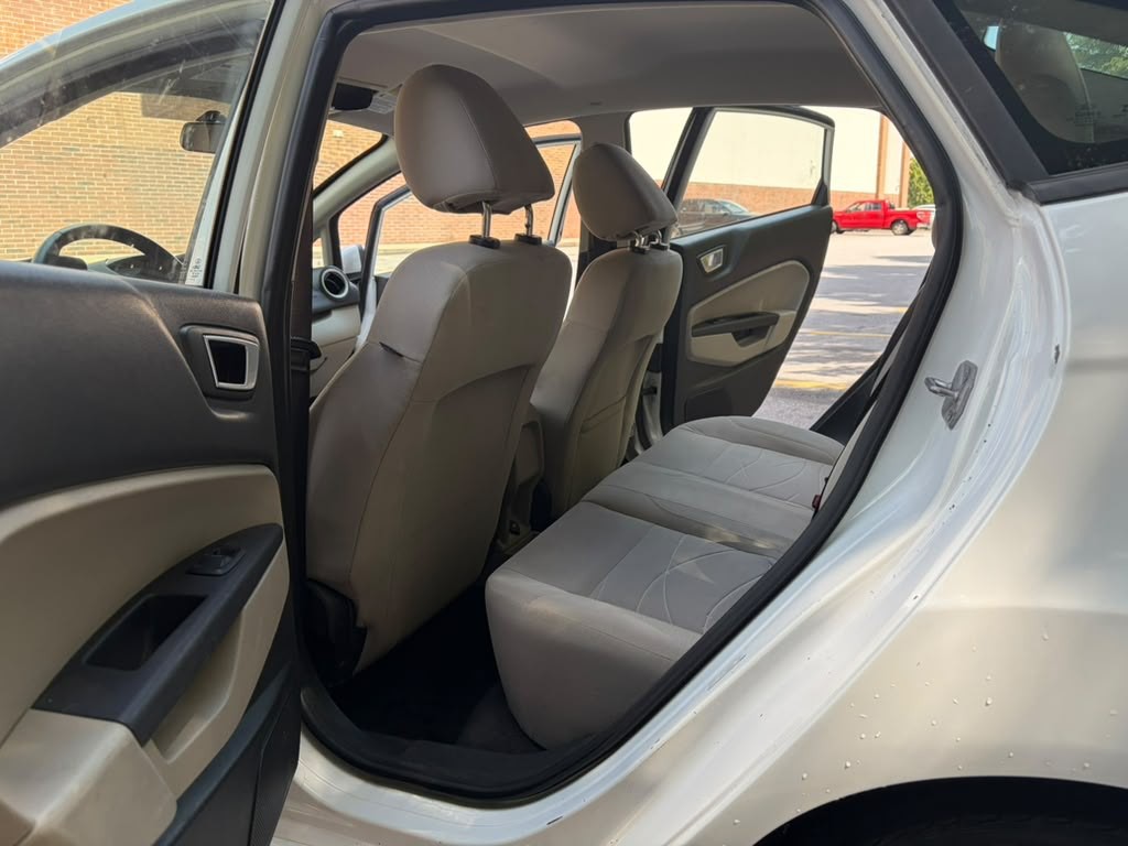 2014 Ford Fiesta Image 11