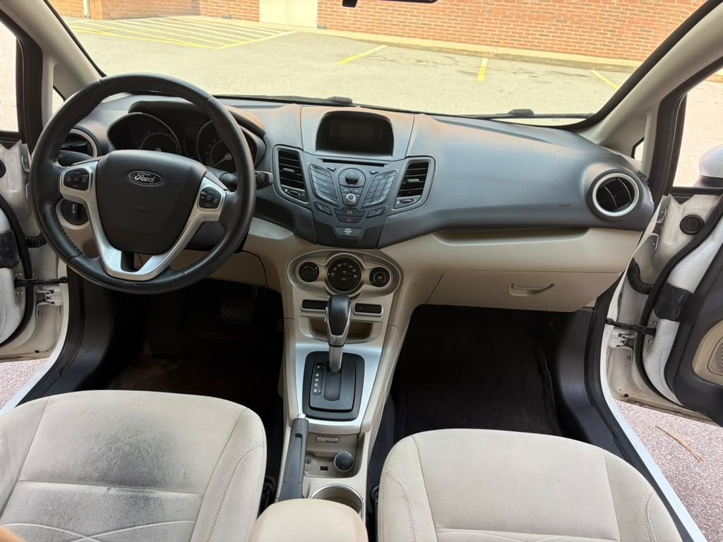 2014 Ford Fiesta Image 15