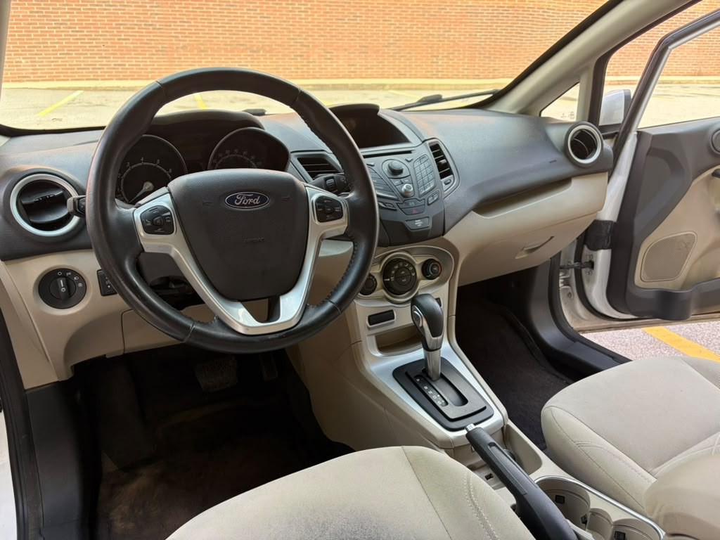 2014 Ford Fiesta Image 16
