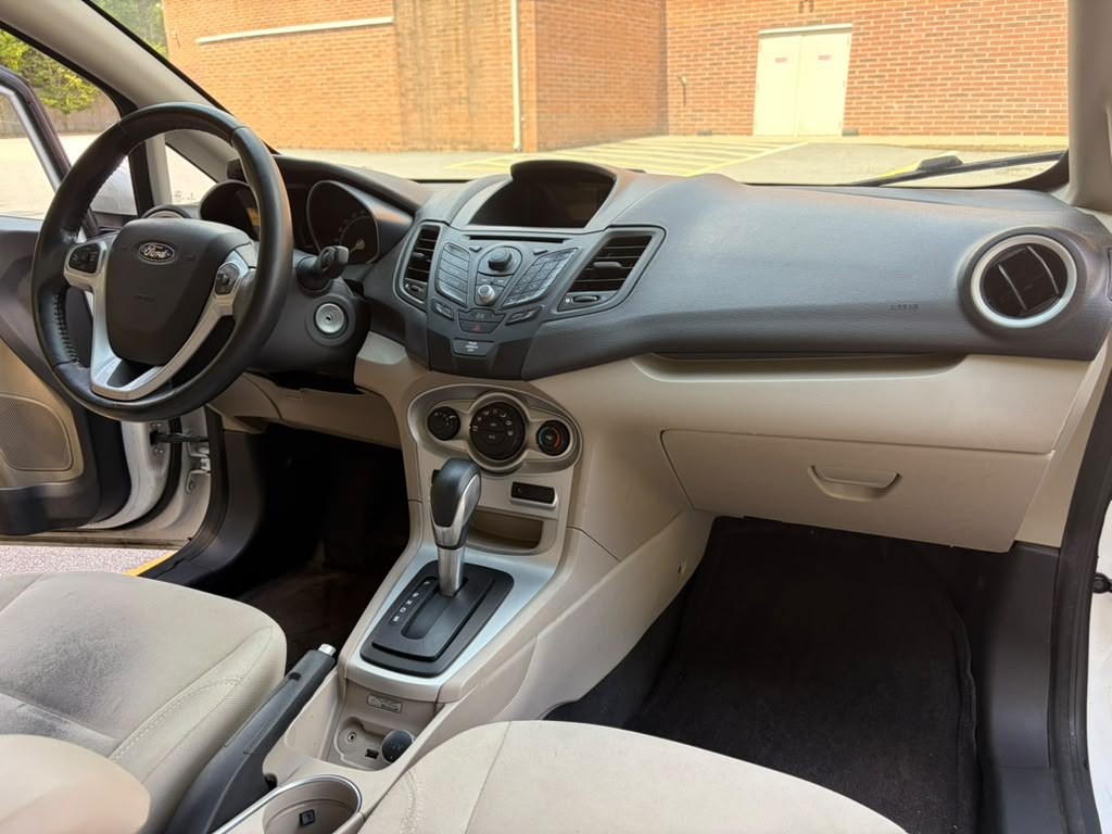 2014 Ford Fiesta Image 17
