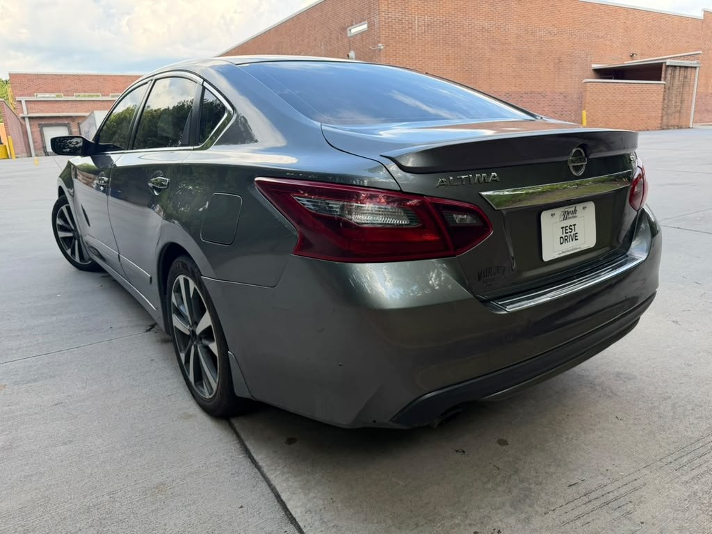 2017 Nissan Altima Image 5
