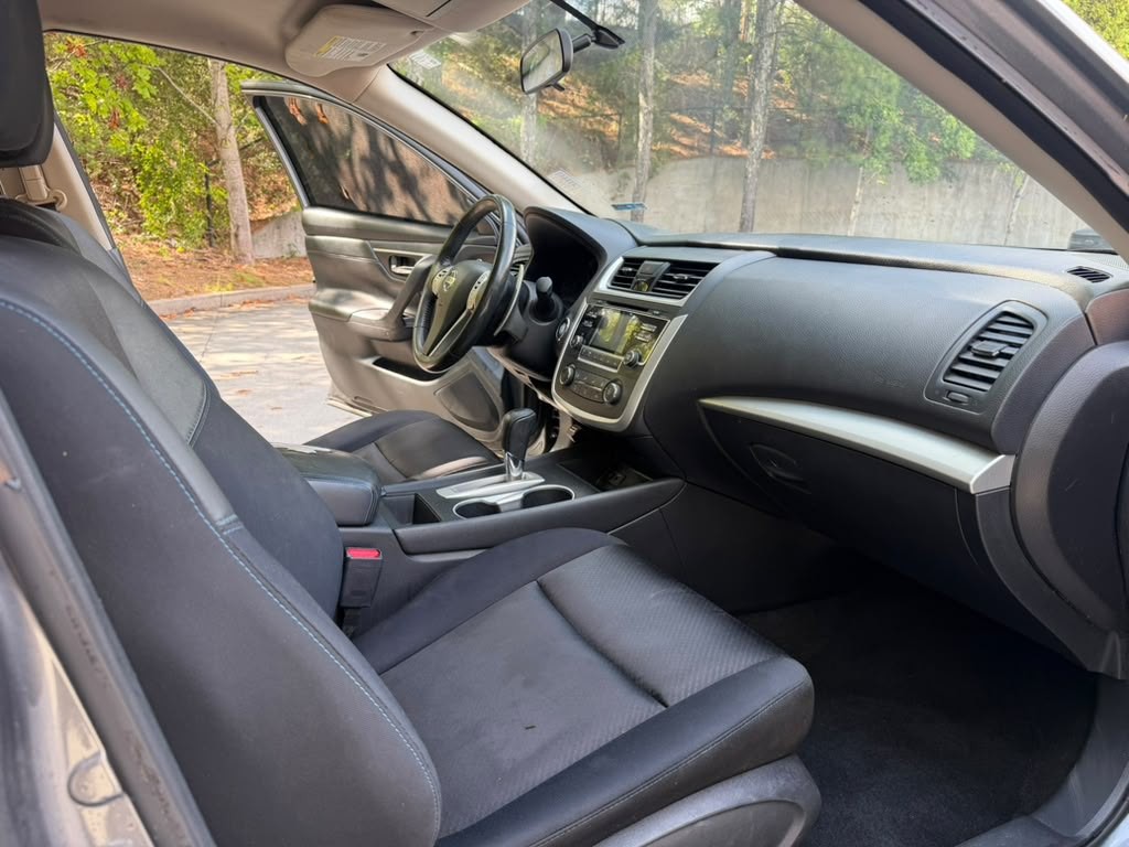 2017 Nissan Altima Image 9