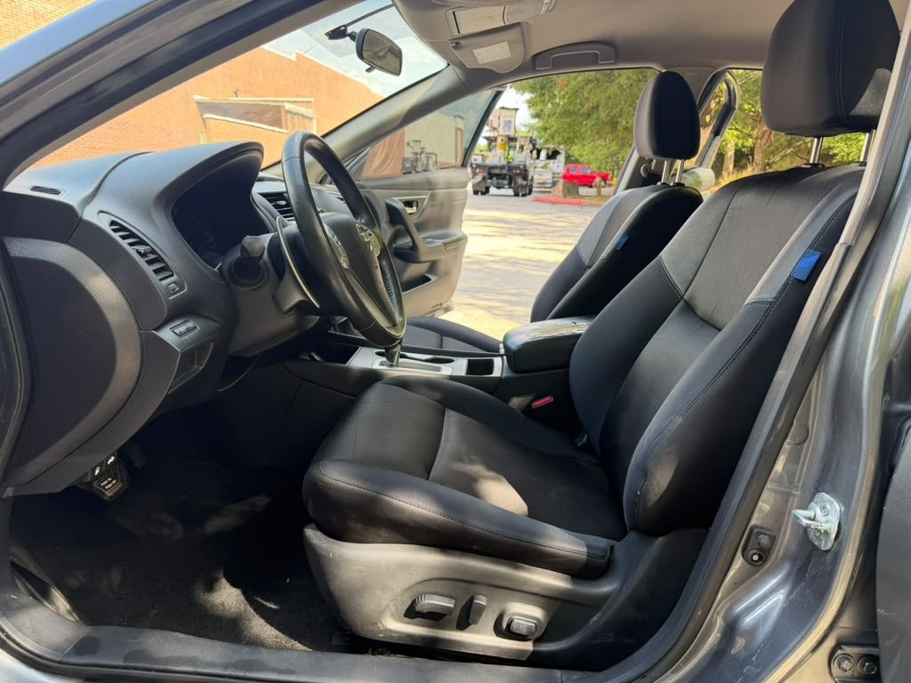 2017 Nissan Altima Image 14