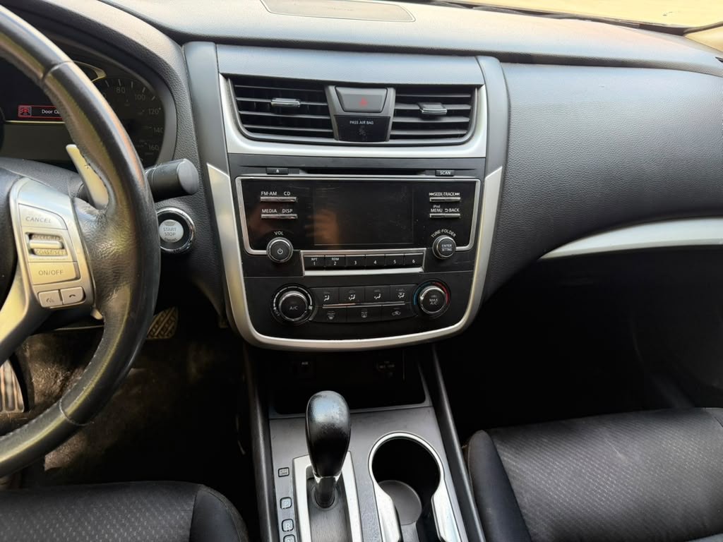 2017 Nissan Altima Image 18