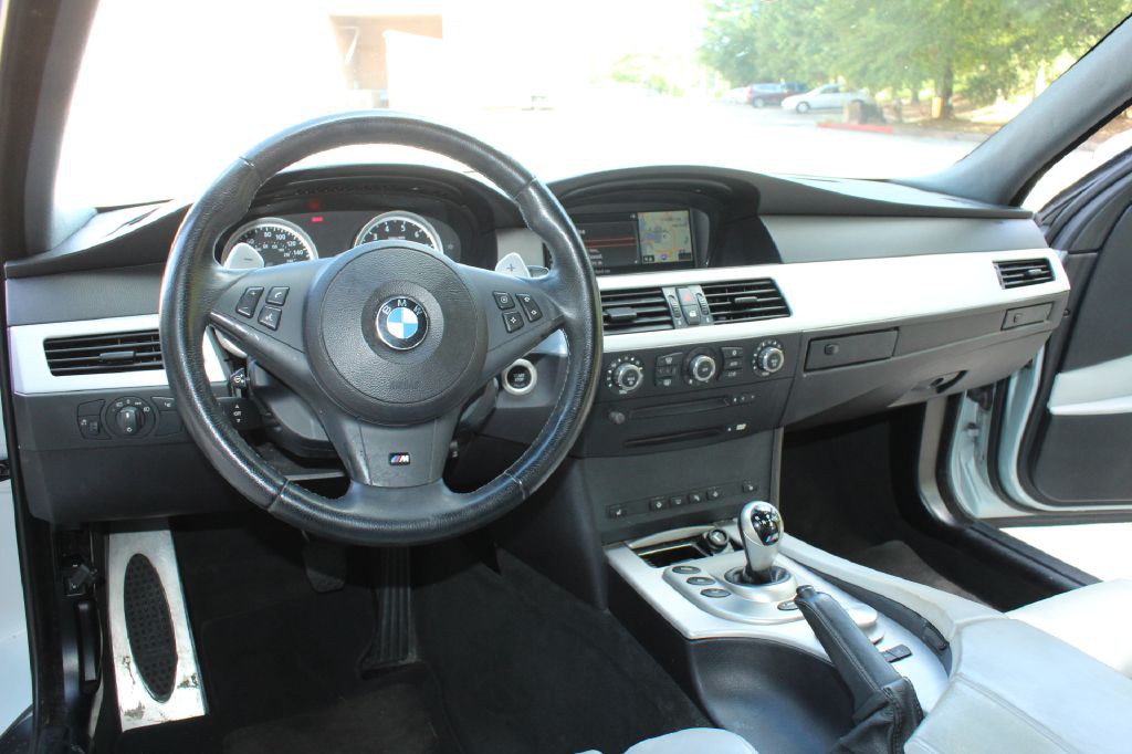2006 BMW M5 Image 17
