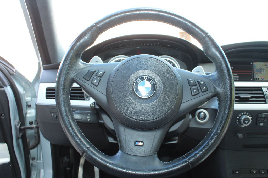 2006 BMW M5 Image 18
