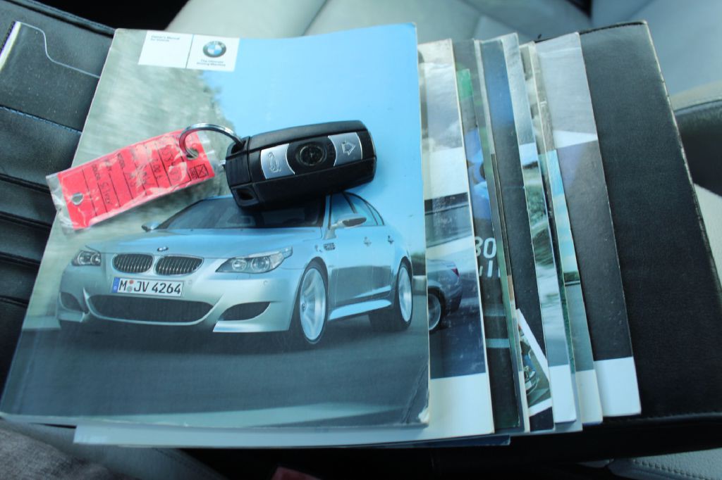 2006 BMW M5 Image 26