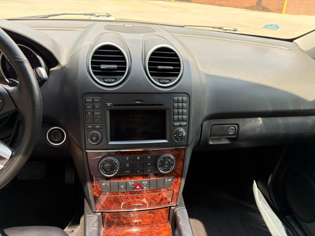 2011 Mercedes-Benz M-Class Image 16