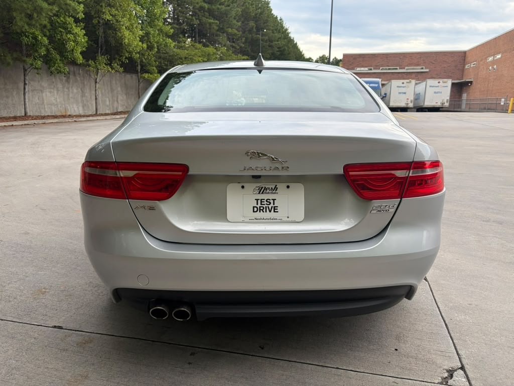 2017 Jaguar XE Image 3