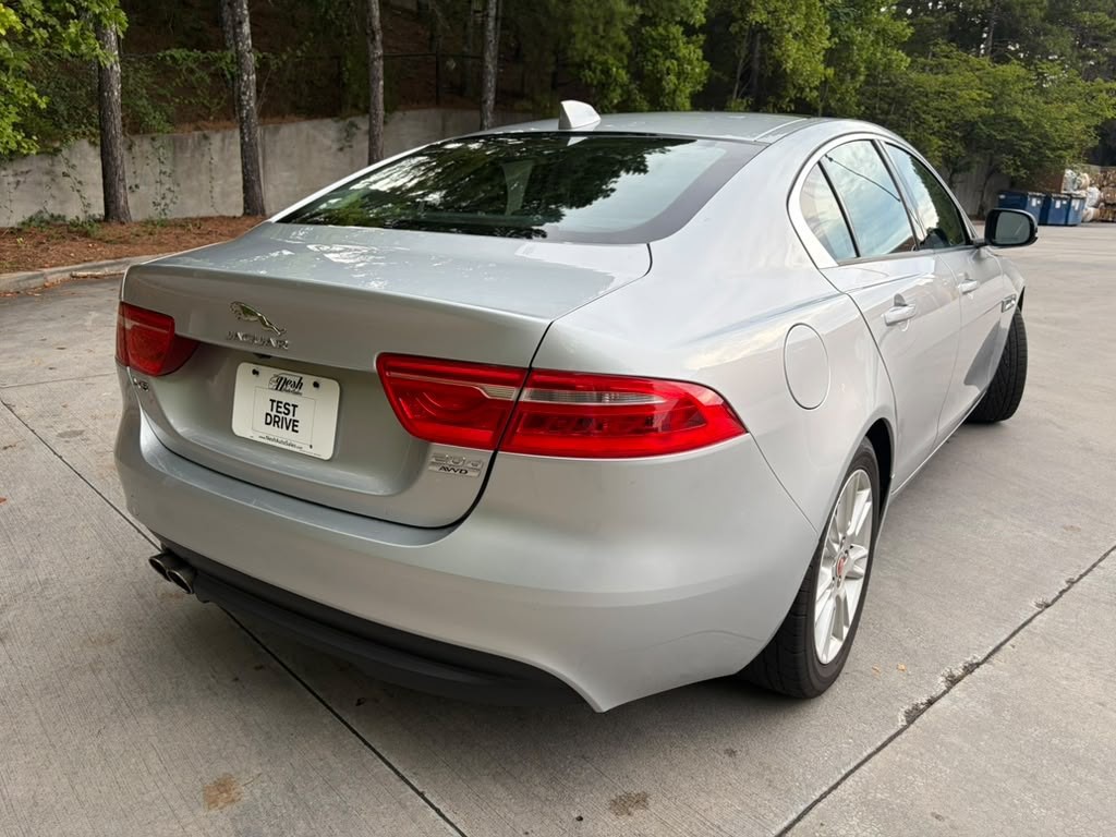 2017 Jaguar XE Image 4