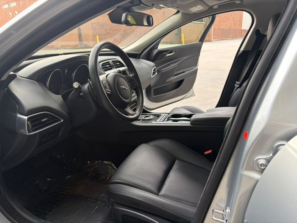 2017 Jaguar XE Image 11