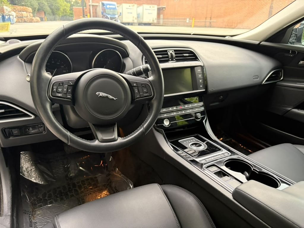 2017 Jaguar XE Image 14