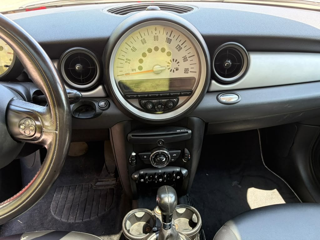2012 MINI Cooper Image 11