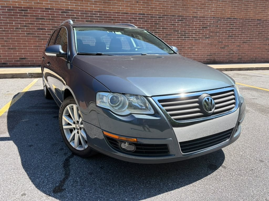 2010 Volkswagen Passat Image 1