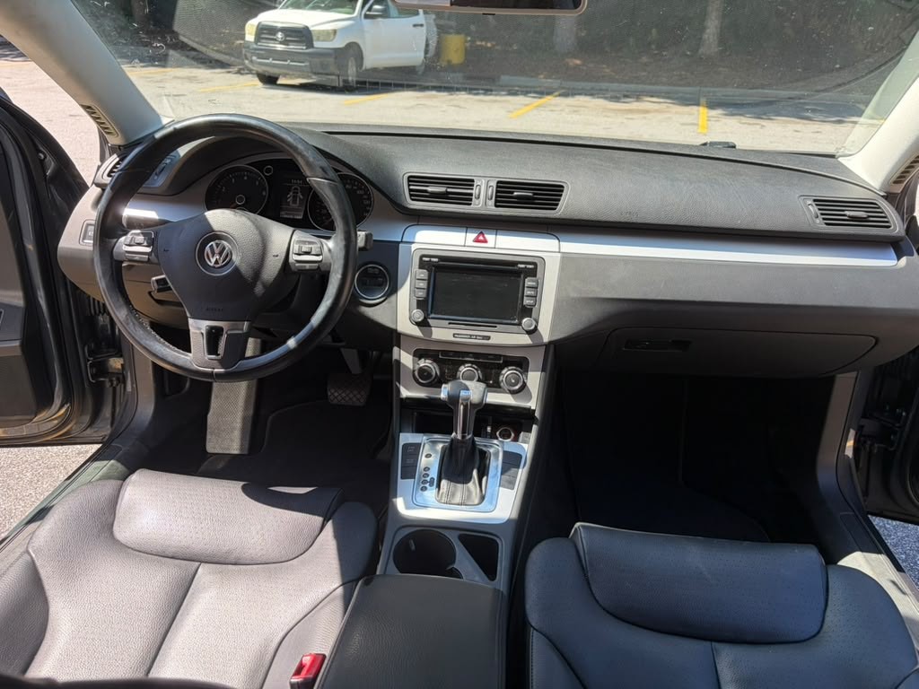 2010 Volkswagen Passat Image 15
