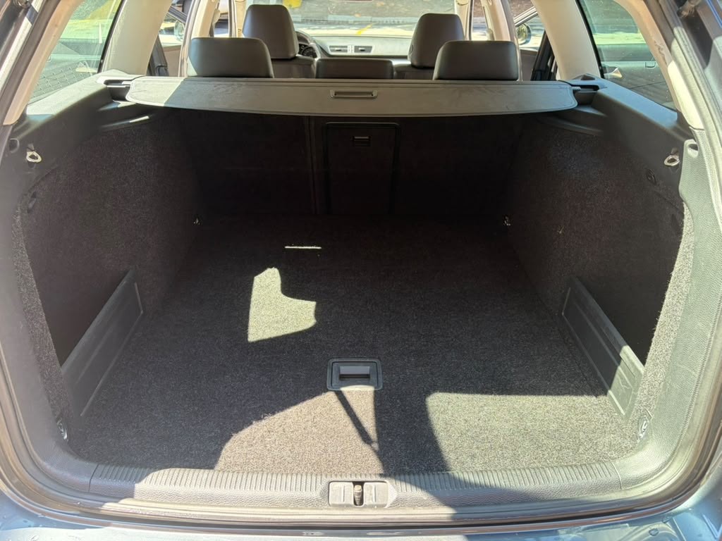 2010 Volkswagen Passat Image 20