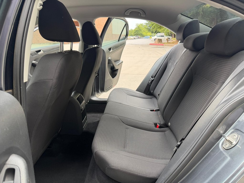 2016 Volkswagen Jetta Image 12