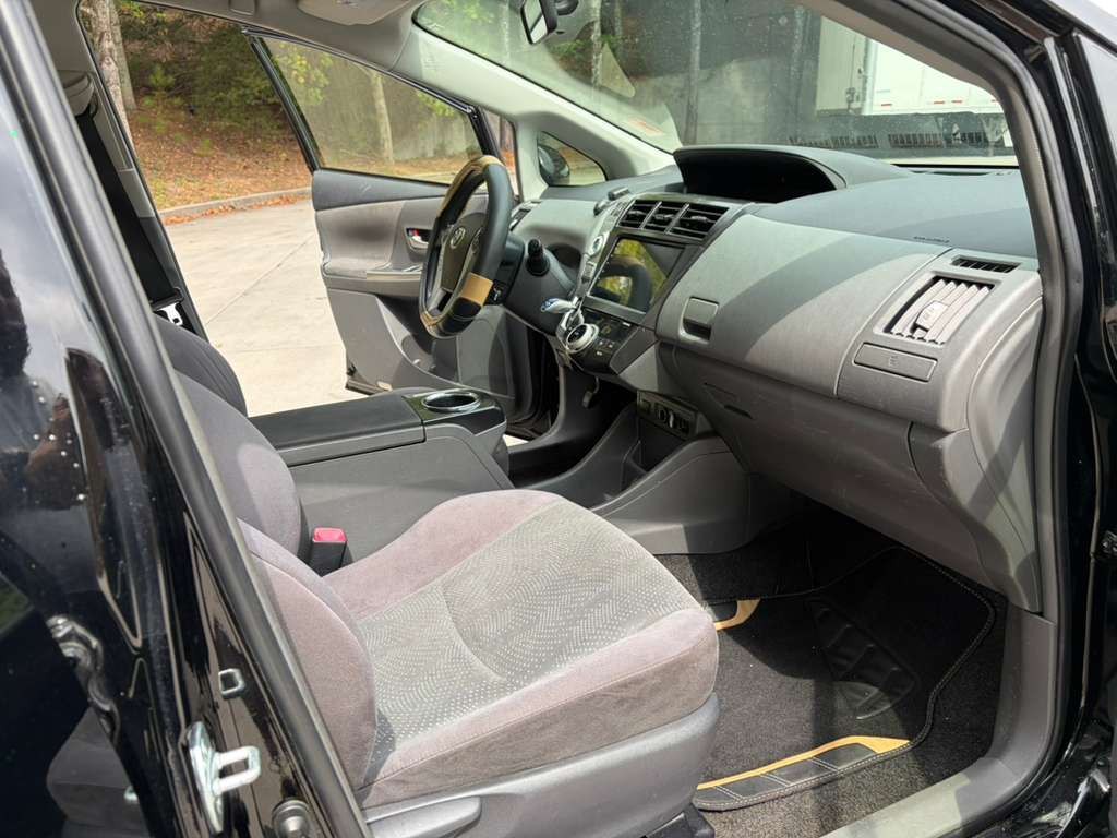 2014 Toyota Prius Image 9