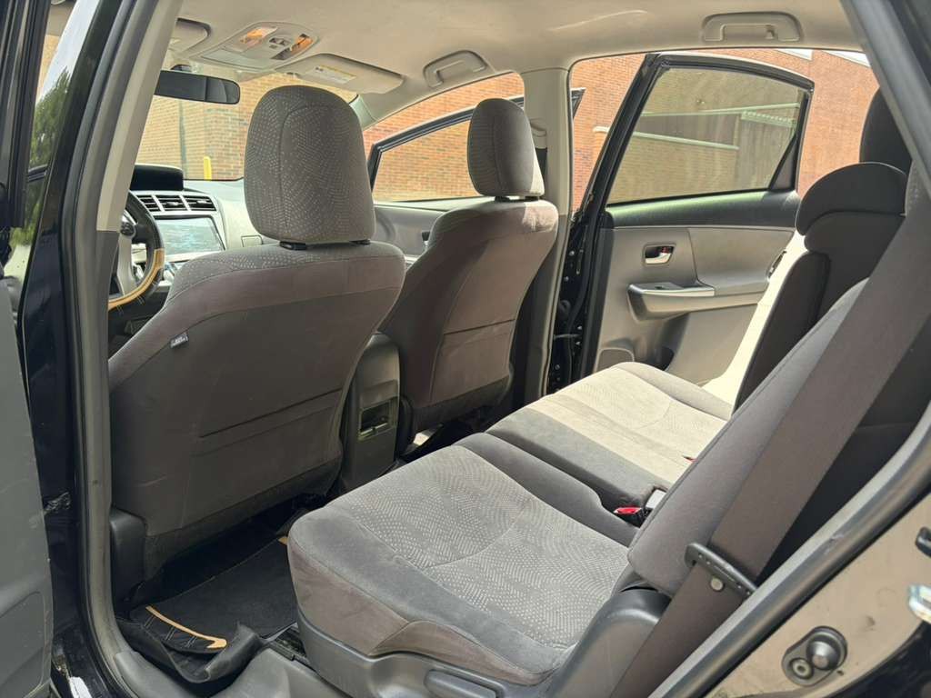 2014 Toyota Prius Image 11