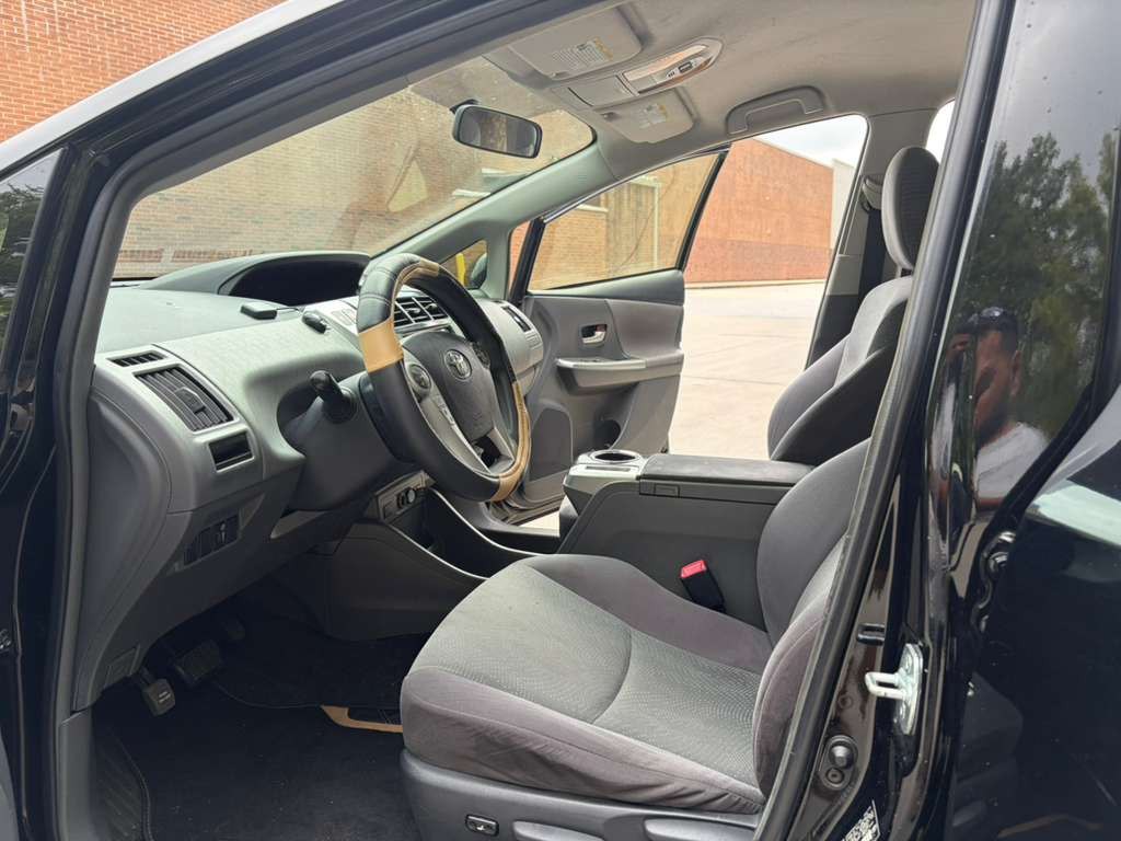 2014 Toyota Prius Image 13