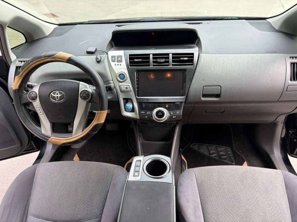 2014 Toyota Prius Image 16