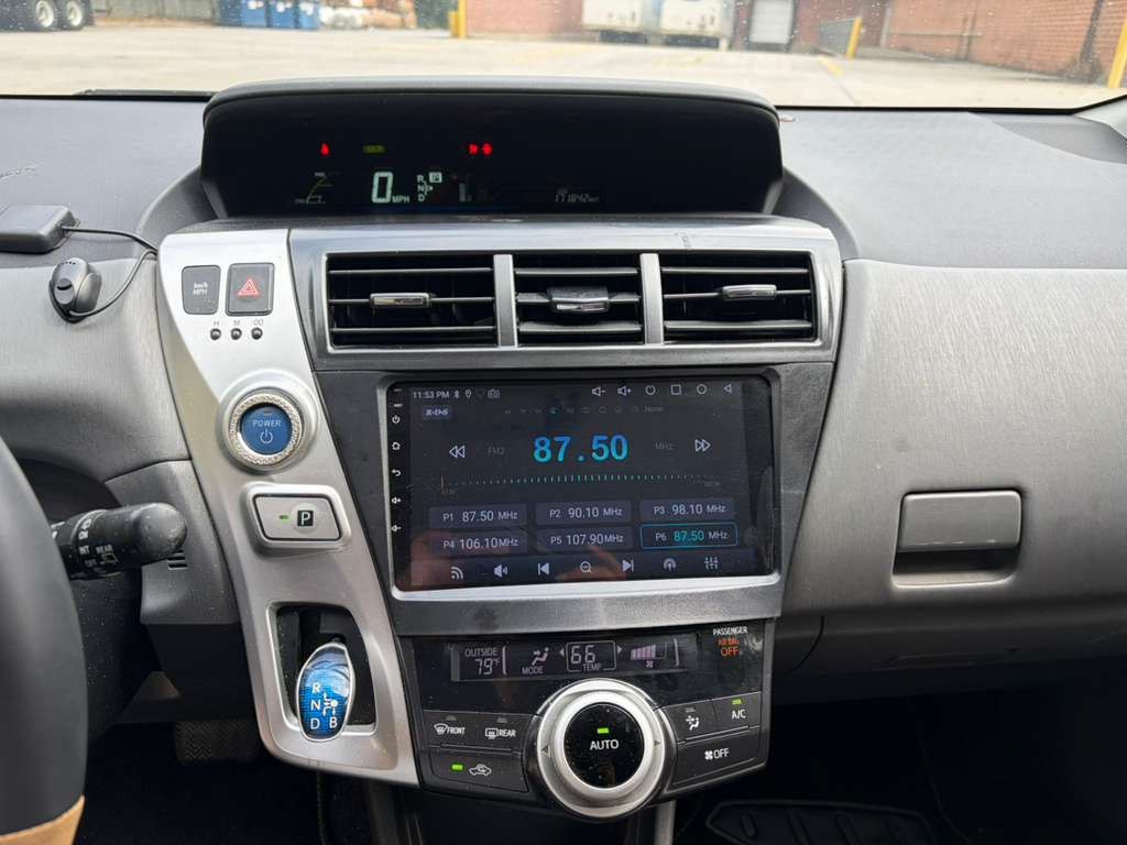 2014 Toyota Prius Image 19