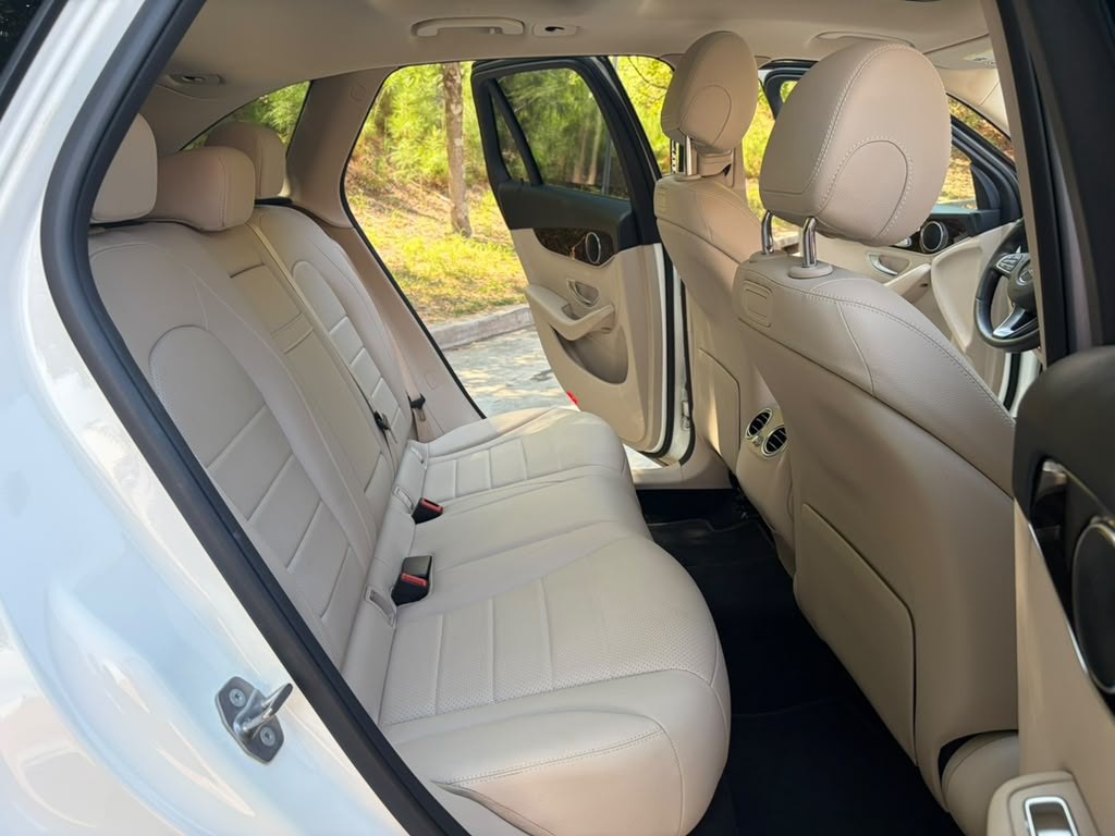2019 Mercedes-Benz GLC-Class Image 8