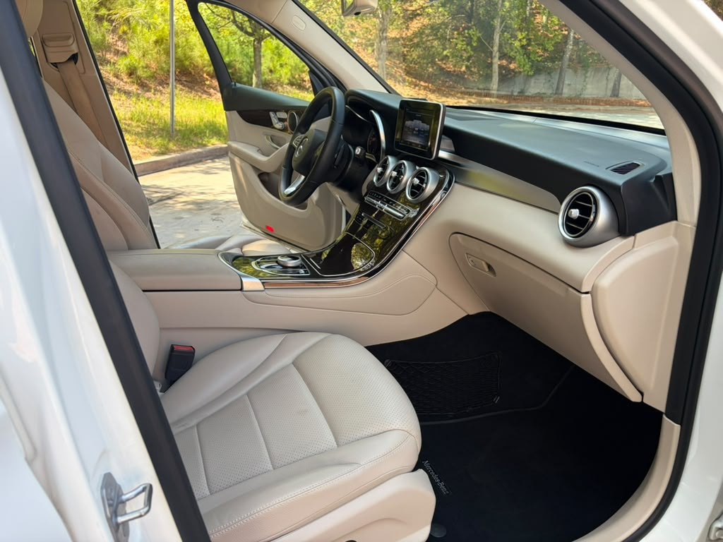 2019 Mercedes-Benz GLC-Class Image 9