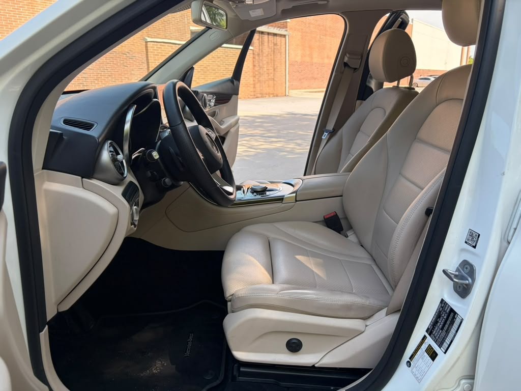 2019 Mercedes-Benz GLC-Class Image 14