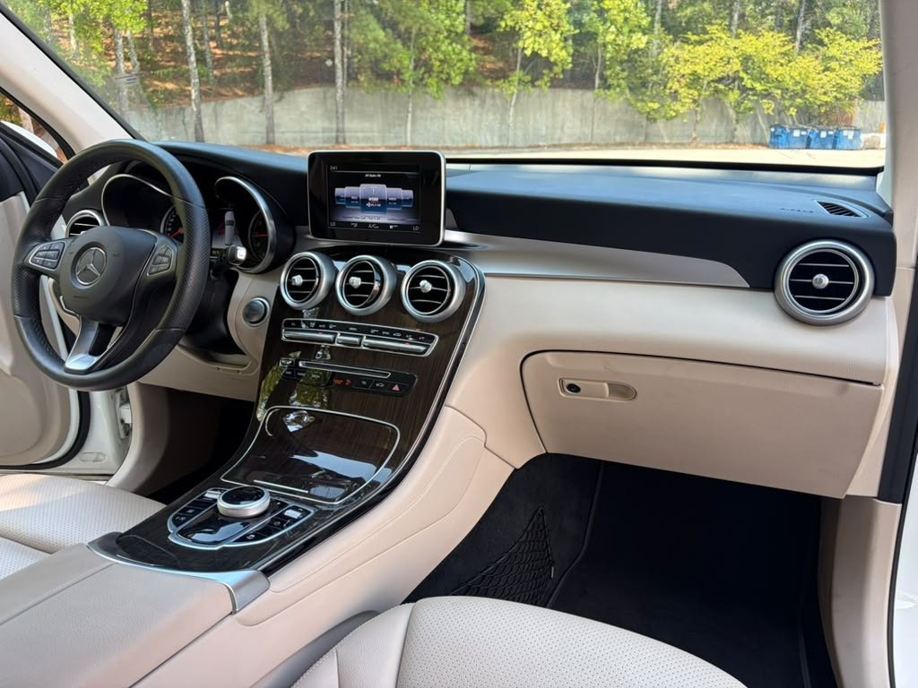 2019 Mercedes-Benz GLC-Class Image 15