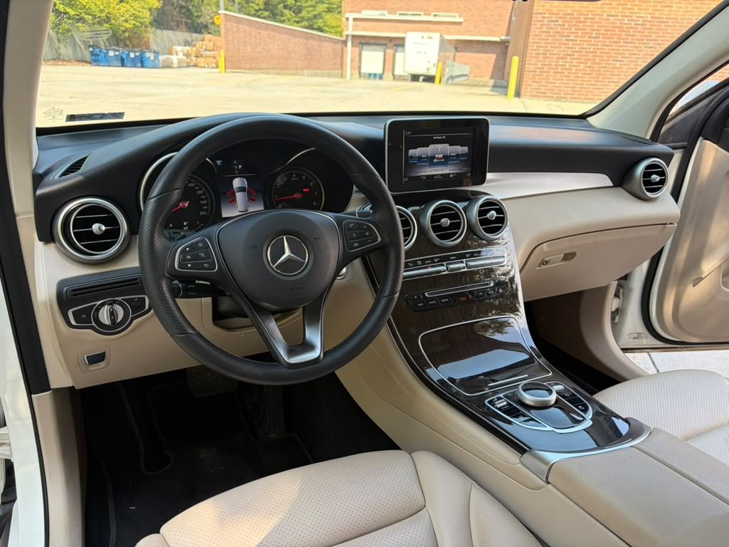 2019 Mercedes-Benz GLC-Class Image 17