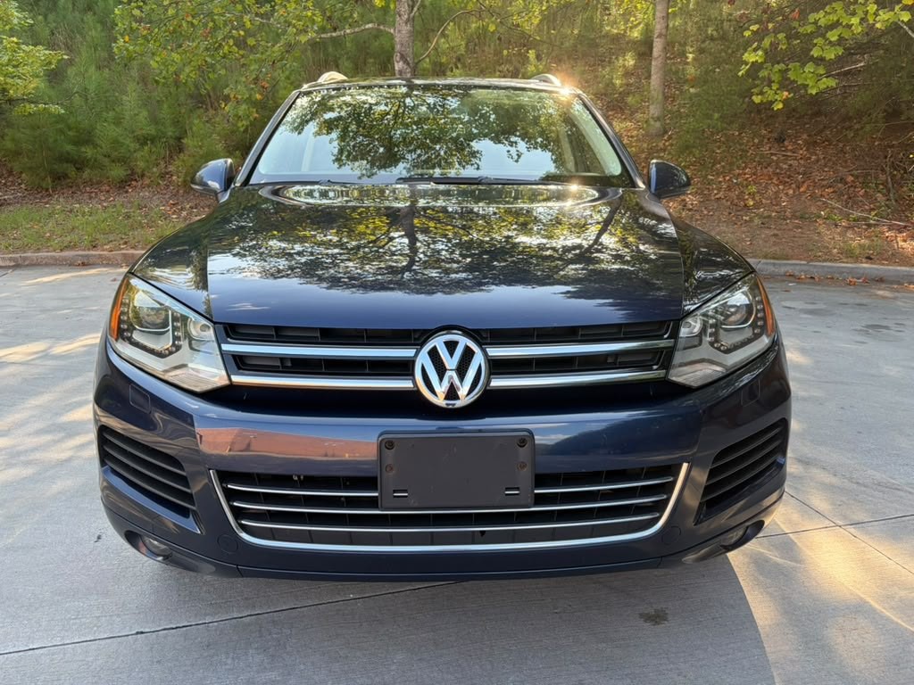 2012 Volkswagen Touareg Image 2