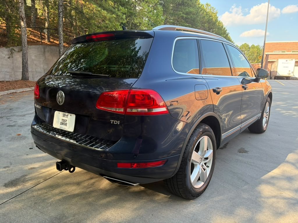 2012 Volkswagen Touareg Image 6