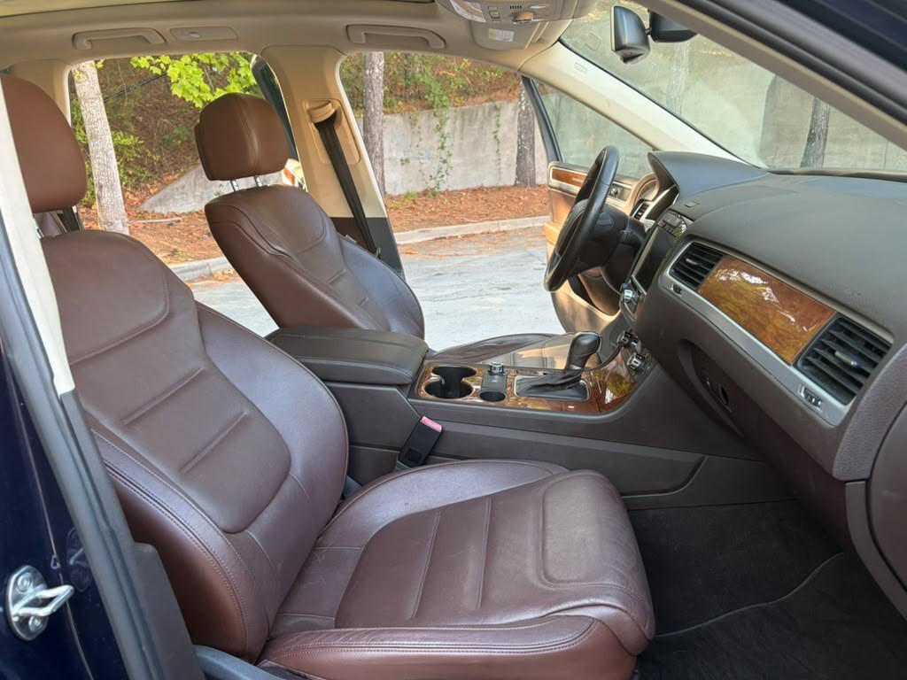 2012 Volkswagen Touareg Image 10