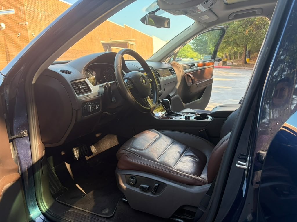 2012 Volkswagen Touareg Image 13