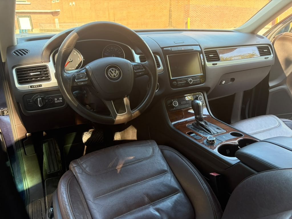 2012 Volkswagen Touareg Image 15
