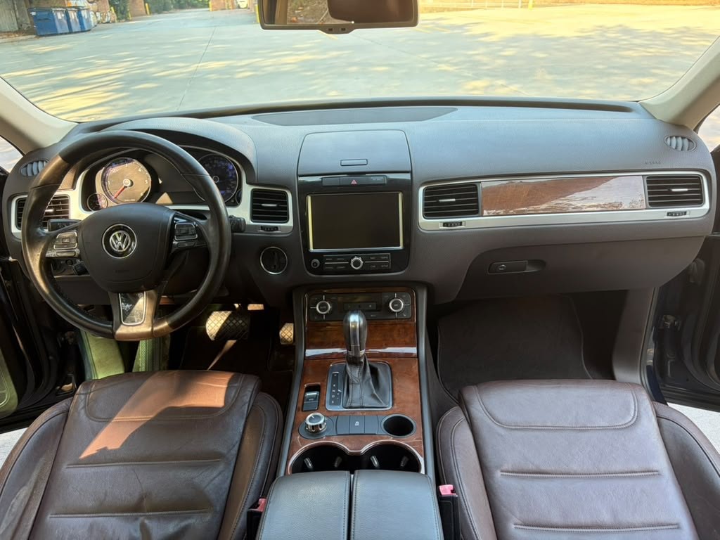 2012 Volkswagen Touareg Image 16
